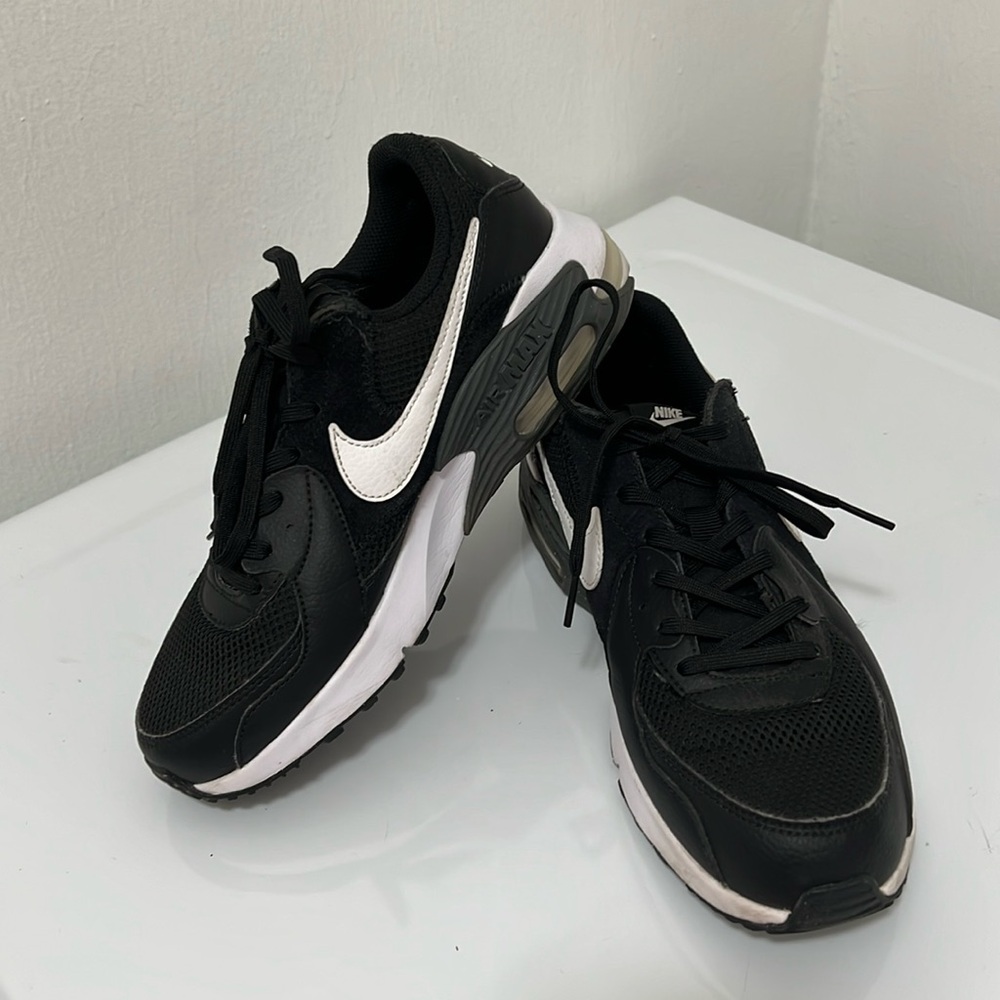 Black Nike Air Max